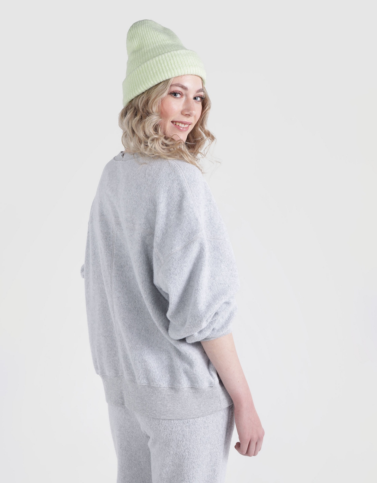 Aerie Plush Crewneck Sweatshirt Gray Size XL - $40 (38% Off Retail) - From  Kenzie